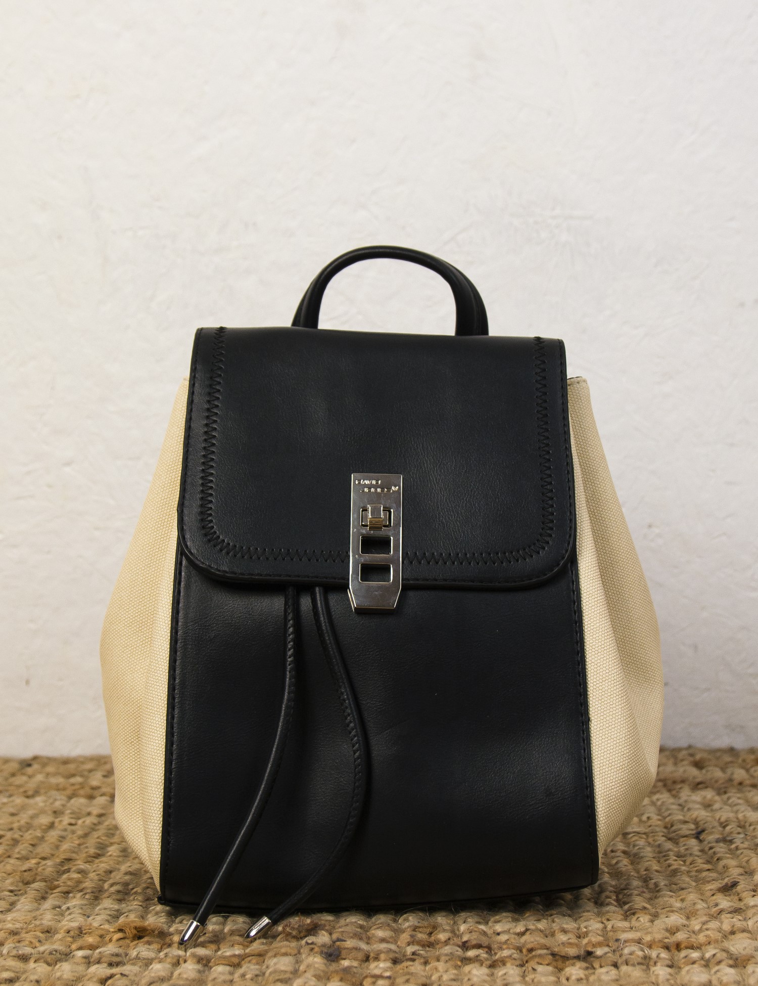 David Jones David Jones γυναικειο μαυρο mini Backpack με διχρωμια CM6458B